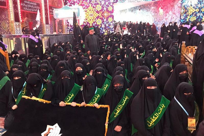 مدارسُ الكفيل الدينيّة النسويّة تنظّمُ مسيرةَ عزاءٍ نسويّة في العتبتَيْن المقدّستَيْن