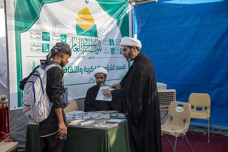 أقسامُ العتبة العباسية المقدسة تُثري الموكب الثقافي العام في محور النجف بفعالياتٍ معرفية متنوعة