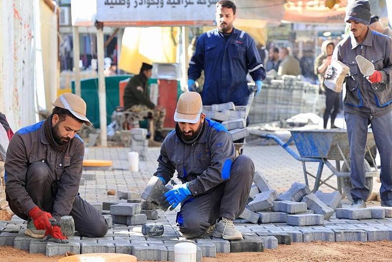 قسم الصيانة يباشر المرحلة الثانية لإكساء المساحات الخلفية لأواوين باب قبلة مرقد أبي الفضل العباس (عليه السلام)