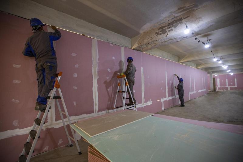 إنجاز 90% من التقطيع الأساسي الخاصّ بإنشاء ردهة إنعاشٍ للمصابين بوباء كورونا في مستشفى الهنديّة العامّ