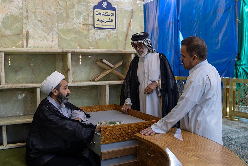قسم الشؤون الدينية يقدم خدماته التبليغية والإرشادية للزائرين عبر محطّاته المنتشرة في الصحن الشريف