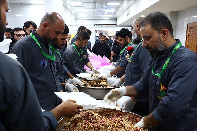 مجمع أبي الفضل العباس (عليه السلام) يقدّم نحو 50 ألف وجبة طعام يومياً لزائري الأربعين