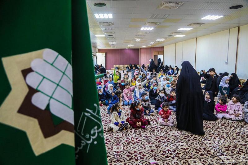 مدارسُ الكفيل الدينيّة النسويّة تحتفي بأكثر من 75 يتيم