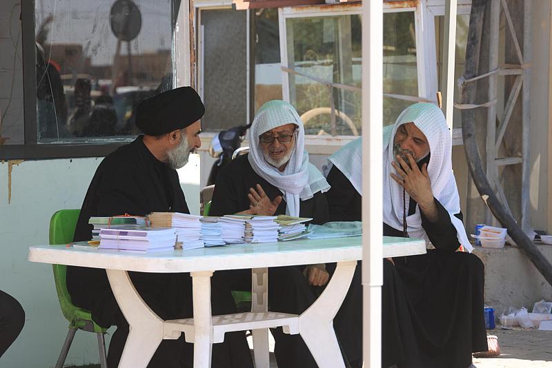 بمجمع العلقمي.. قسم الشؤون الدينية يواصل تقديم خدماته لزائري الأربعين