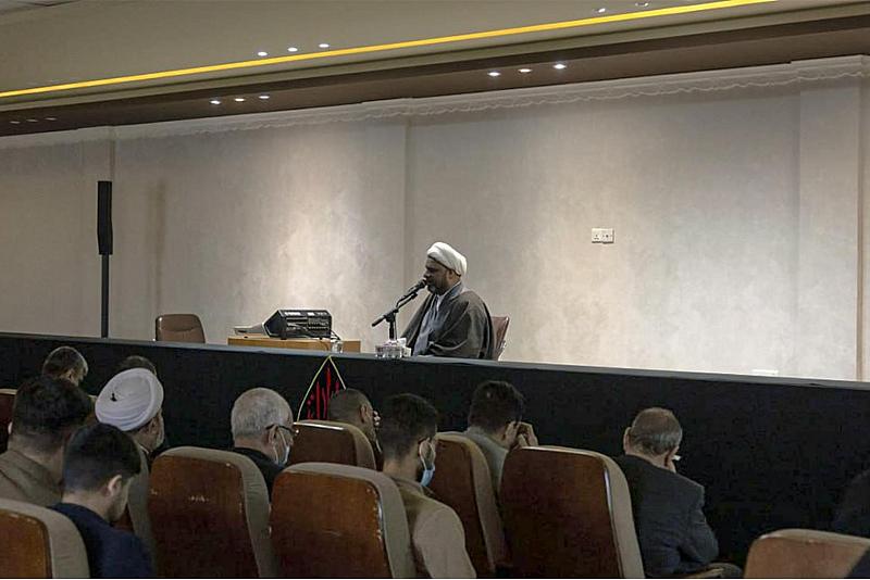 جامعة الكفيل تقيم مجلس عزاء بذكرى استشهاد الامام علي الهادي (عليه السلام)