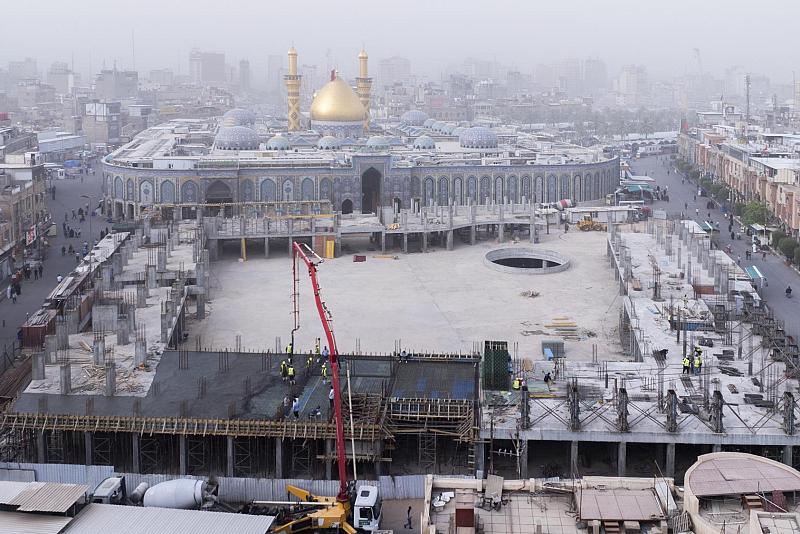 قسم المشاريع الهندسية يستكمل صب 600 متر مربع من المساحات التكميلية لمشروع صحن أمّ البنين (عليها السلام)