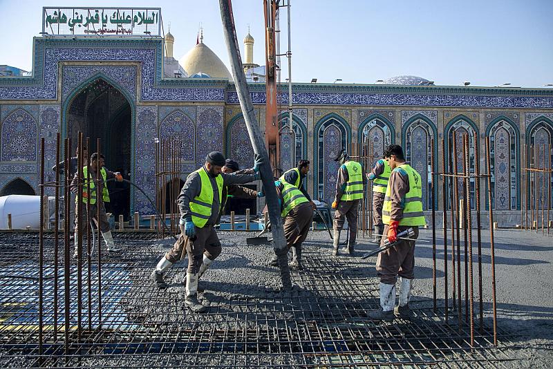 قسم المشاريع الهندسية يواصل أعمال صبّ المساحات التكميلية لمشروع صحن أمّ البنين (عليها السلام)