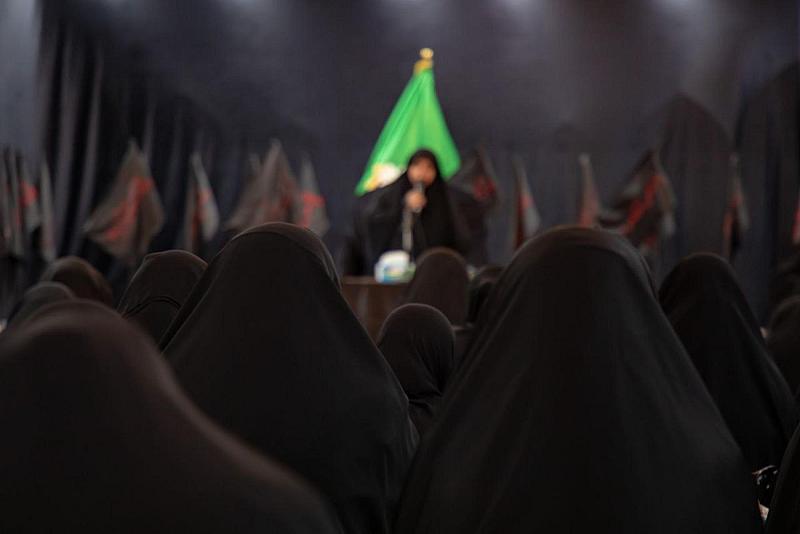 شعبتا الخطابة النسوية والتوجيه الديني تواصلان إقامة المجالس الحسينية في مرقد أبي الفضل العباس (عليه السلام)