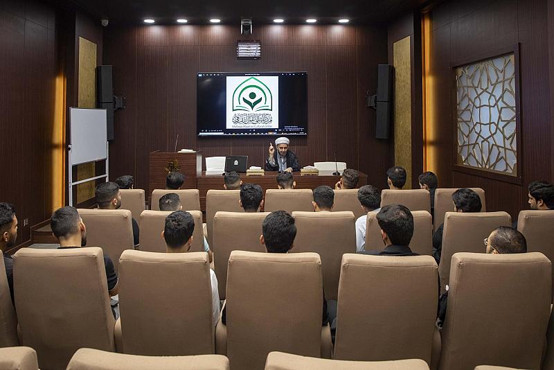 ضمن برنامج رواد الملتقى.. قسم الشؤون الفكرية ينظم ورشة ثقافية لوفد طلابي من ميسان