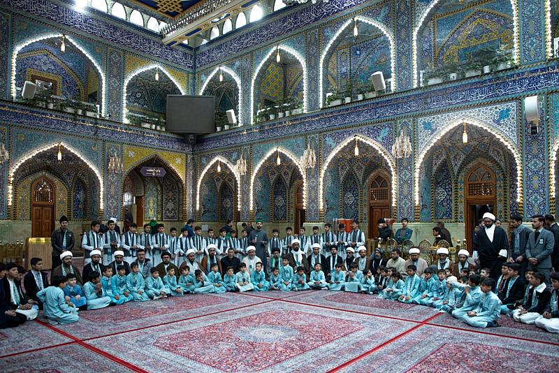 قسم العلاقات العامّة ينظّم برنامجًا ثقافيًّا لأكثر من 100 طالب من حفظة القرآن الكريم في النجف