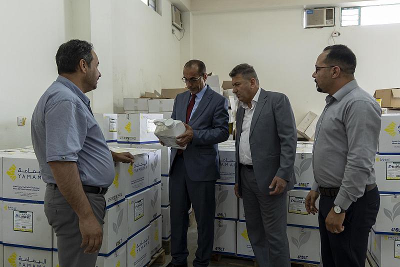 العتبة العباسية المقدسة تجهز دائرة البيطرة بالمبيدات الحشرية لمكافحة الحمى النزفية