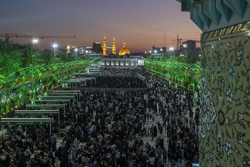 بالصور.. أجواء ليلة الجمعة عند مرقد أبي الفضل العباس (عليه السلام)