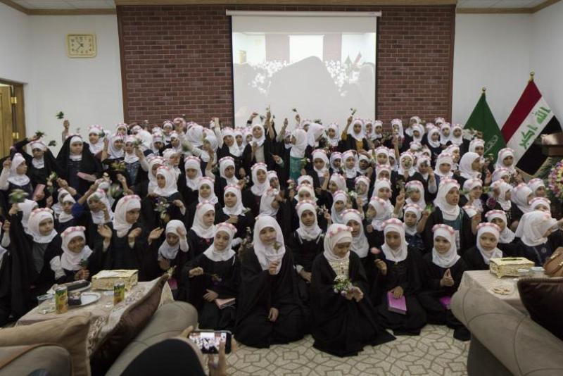 مركزُ الثقافة الأسريّة يتوّج مجموعةً من الفتيات اللاتي بلغن سنّ التكليف الشرعيّ