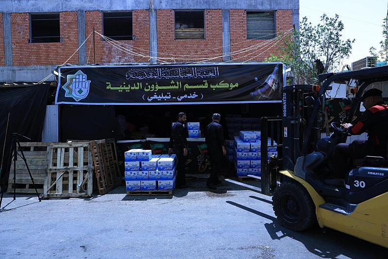 قسم الشؤون الدينية يُنشئ موكبًا خِدميًّا في صحن أمّ البنين (عليها السلام)