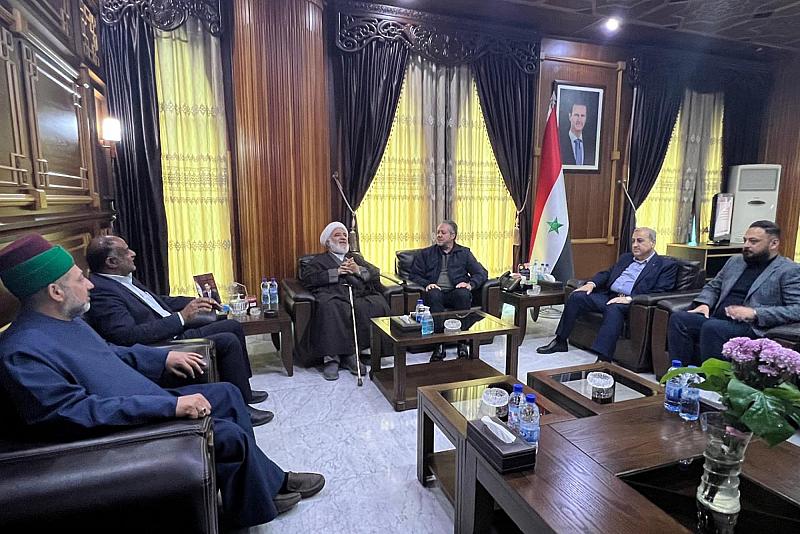 وفد العتبة العباسية يبحث مع محافظ اللاذقية تكثيف الجهود الإغاثية لضحايا الزلزال