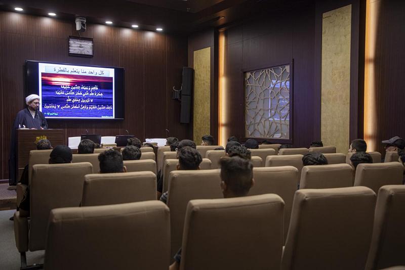 محاضرات توعوية قدّمها ملتقى القمر لطلبة من مدارس بغداد