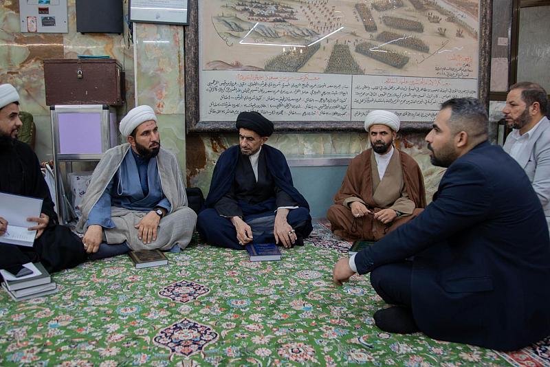 قسم شؤون المعارف يهدي عددًا من إصداراته لمدرسة الإمام الحسين (عليه السلام) الدينية