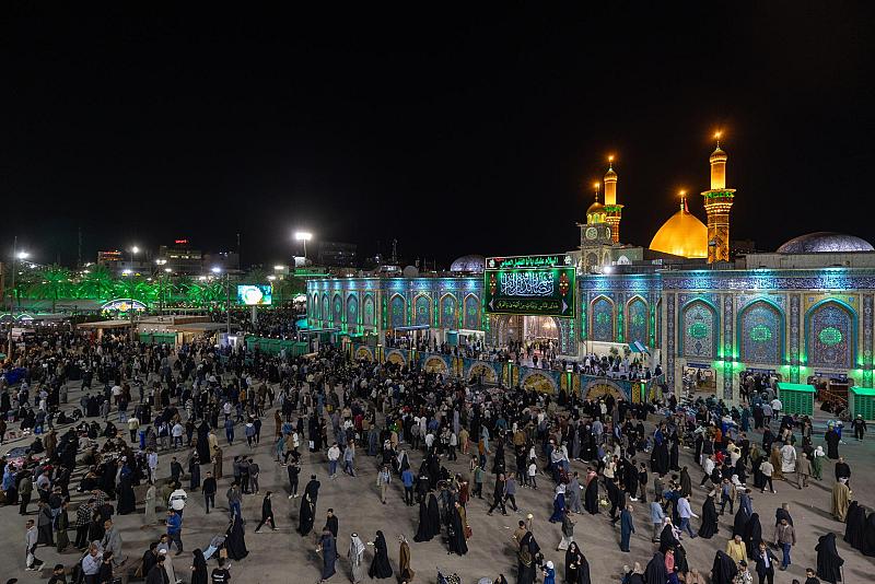 جموع الزائرين تُحيي ليلة الجمعة الأولى من شهر رمضان المبارك في كربلاء