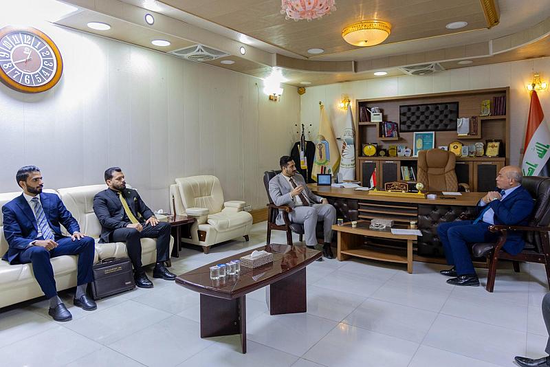العتبة العباسية المقدسة تسلم جامعة سومر دعوة المشاركة في الحفل المركزي لتخرج طلبة الجامعات العراقية
