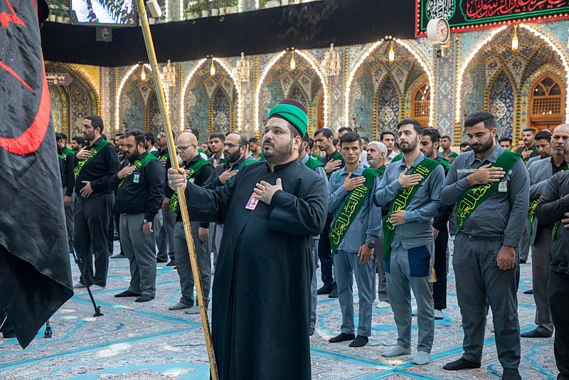 خدمة العتبة العباسية المقدسة يؤدّون مراسم الممارسة العبادية إحياءً لذكرى استشهاد السيدة الزهراء (عليها السلام)