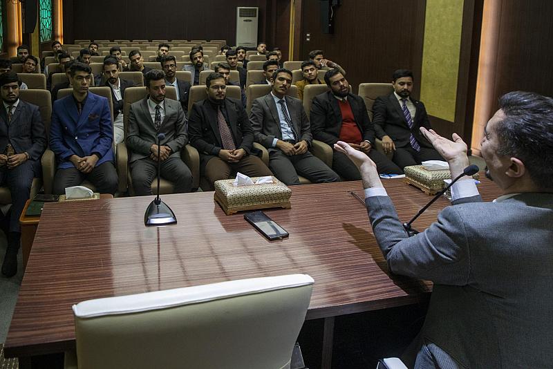 قسم العلاقات العامة يستقبل وفدًا طلّابيًا من جامعة القادسيّة