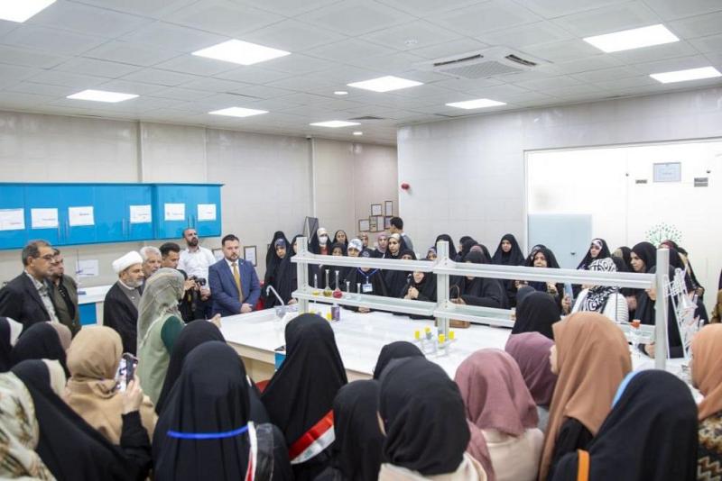 من بغداد.. جامعة الكفيل تستقبل وفداً من الطالبات المتفوقات