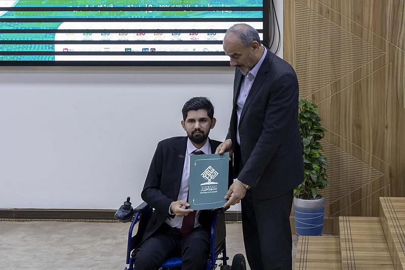 في يوم التميز الجامعي.. جامعة العميد تكرّم المتميّزين من أقسامها وموظفيها وطلبتها
