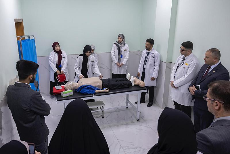 في جامعة الكفيل.. طلبة كلية الطب ينظمون ورشة عملية عن الإسعافات الأولية
