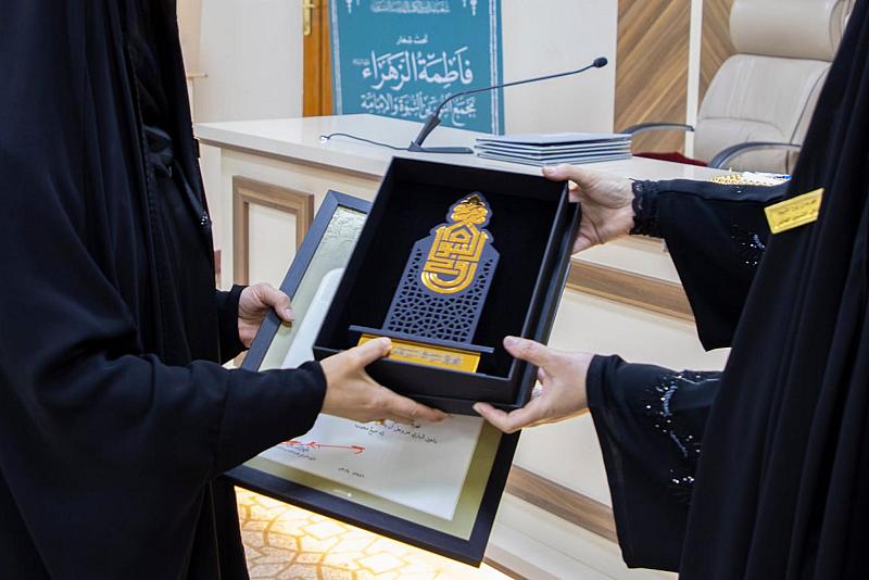 تكريم المشارِكات في فعّاليات المؤتمر العلمي لمهرجان روح النبوّة الثقافي النسويّ العالمي