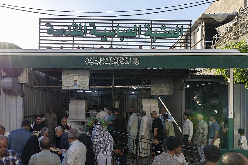 قسم المضيف يقدّم 15 ألف وجبة طعام للزائرين في ليلة الجمعة