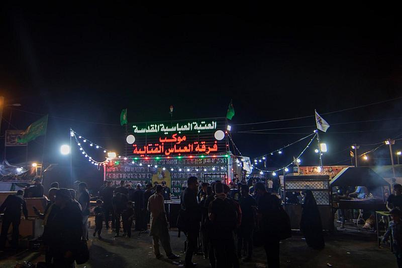 عشرة آلاف وجبة طعام يقدمها موكب فرقة العباس (عليه السلام) يوميًا في منفذ الشيب