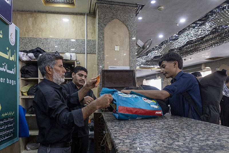 قسم الشؤون الخدمية يعزز خدماته للمشاركين في مراسم تشييع السيد الشهيد علي الخامنئي (رضوان الله عليه)
