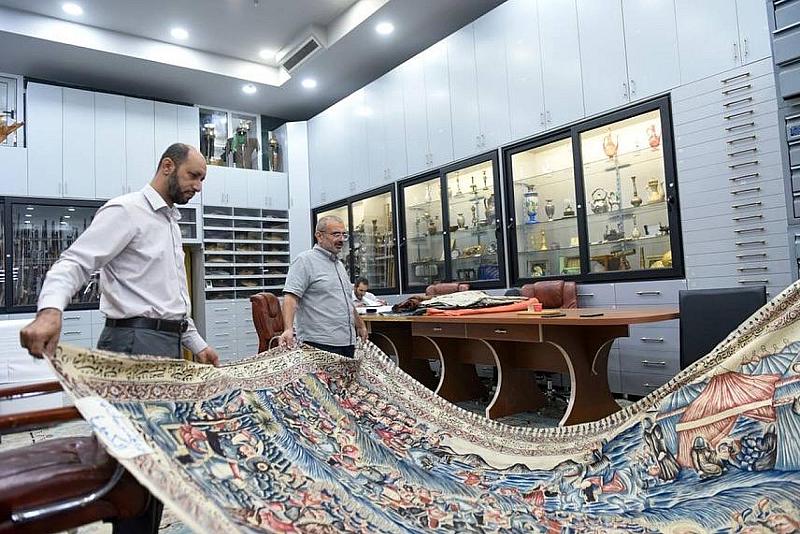 متحف الكفيل ينهي المرحلة الثانية من فرز منسوجاته وتصنيفها تحضيرًا لعرضها في المبنى الجديد