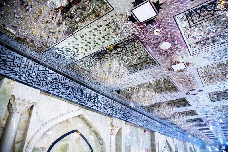 130 ثريّا سقفيّةً وجداريّة تدخل الخدمة في سرداب الإمام الجواد (عليه السلام)