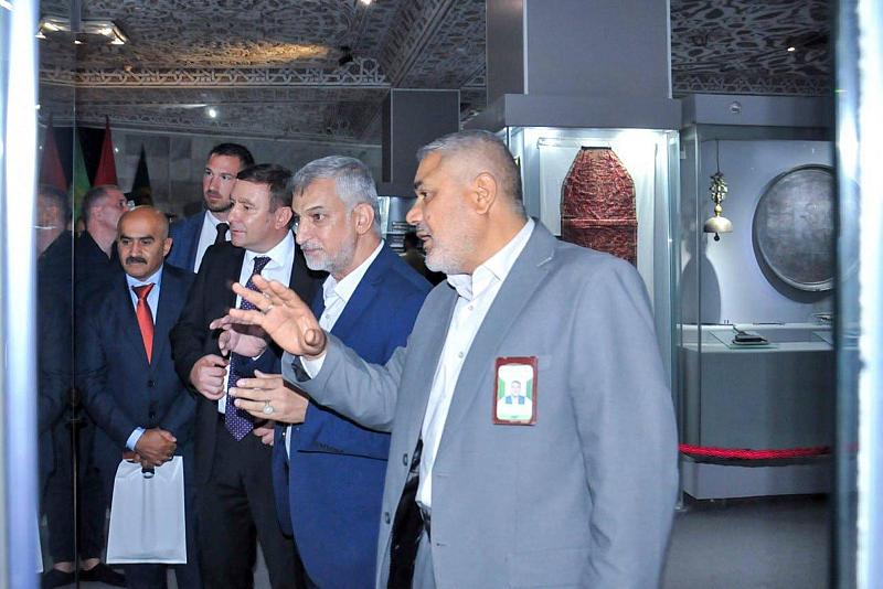القائم بأعمال السفارة البلغارية لدى العراق يطّلع على مقتنيات متحف الكفيل للنفائس والمخطوطات