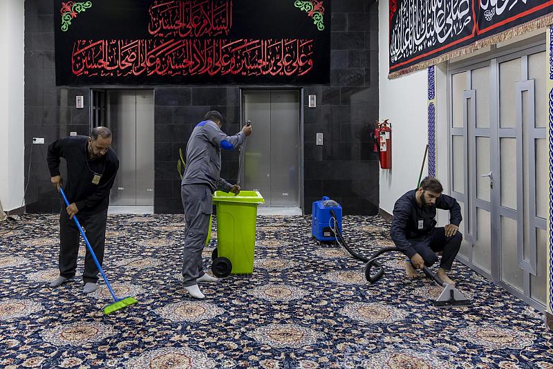 قسم رعاية الصحن ينفذ حملة لتنظيف مركز الصديقة الطاهرة استعدادًا لزيارة الأربعين