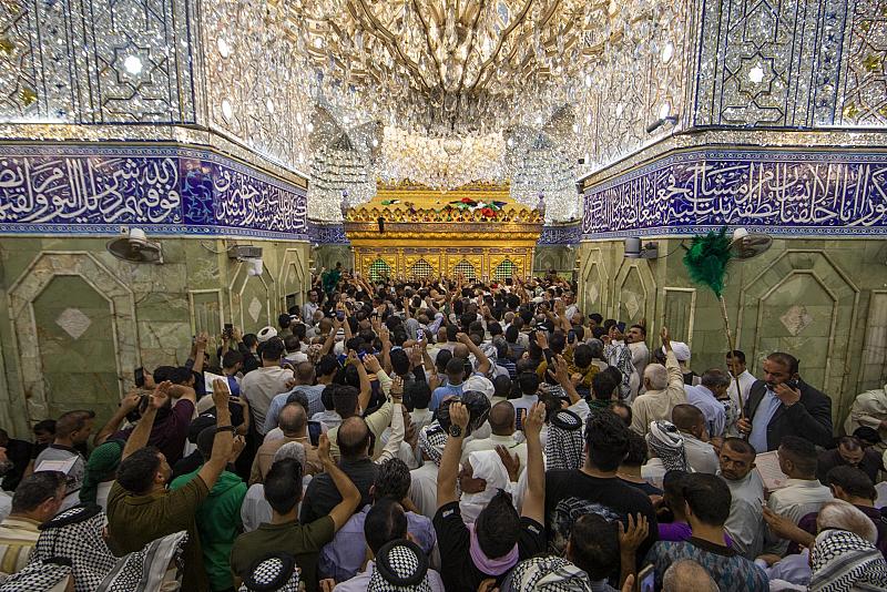 بالصور.. العتبة العباسية تستقبل مئات الآلاف من الزائرين لإحياء يوم عرفة