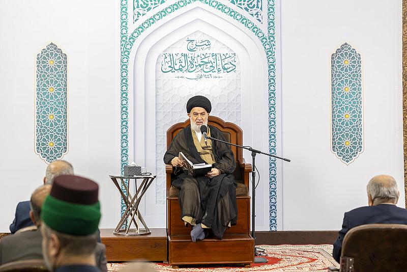 أستاذ الحوزة العلمية العلّامة السيد أحمد الصافي يلقي المحاضرة العلمية الأسبوعية الأولى في شرح دعاء أبي حمزة الثمالي