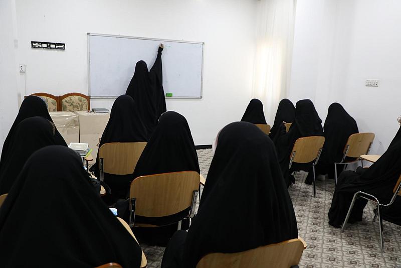 معهد القرآن الكريم النسويّ يُطلق برنامجه القرآنيّ الصيفي لطالبات الإعفاء العام