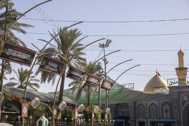 منطقة بين الحرمين الشريفين تتشح بالسواد في ذكرى شهادة الإمام الحسن العسكري (عليه السلام)