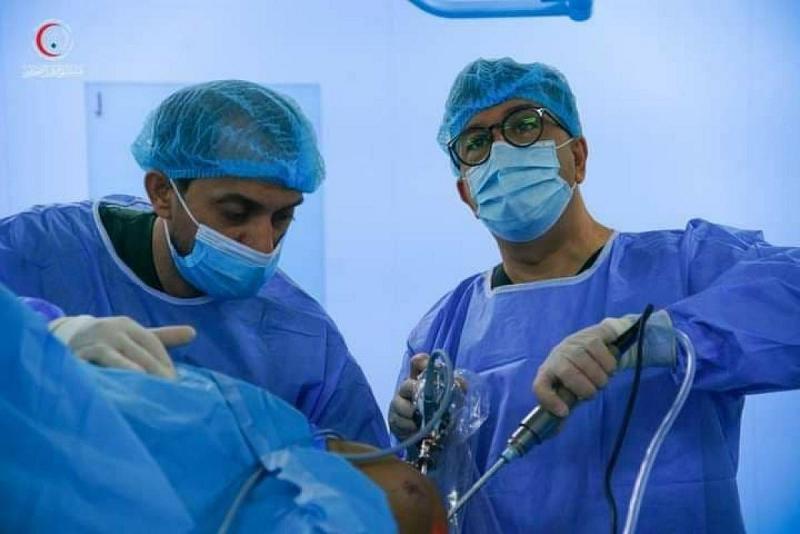 بالناظور: نجاح عمليّة زراعة رباطٍ صليبيّ وإصلاح الغضروف الهلاليّ لرياضيّ