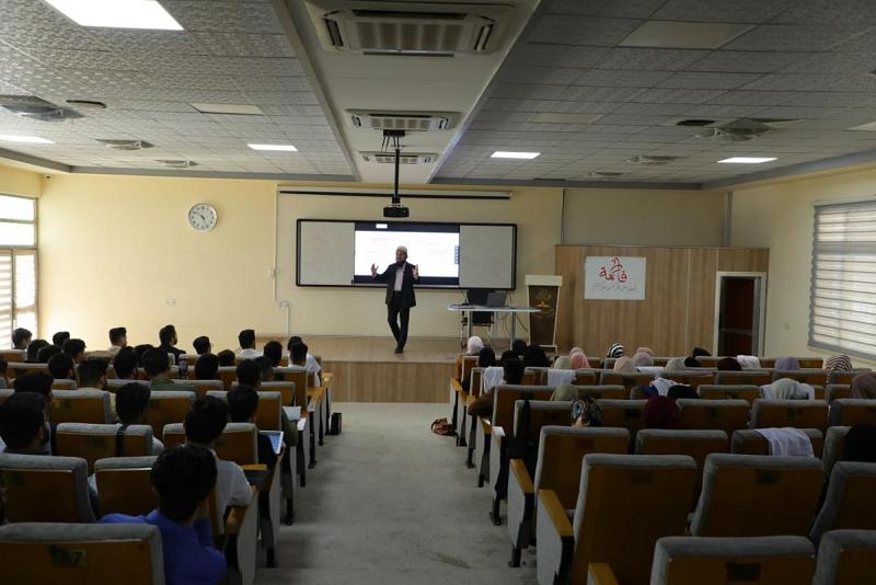 قدّمها أستاذ زائر.. جامعة العميد تنظّم محاضرةً علمية لطلبة كلّية الطب