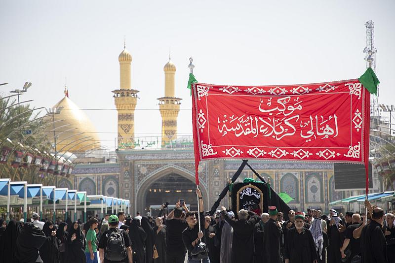 موكب أهالي كربلاء يستذكر شهادة الإمام الصادق (عليه السلام)