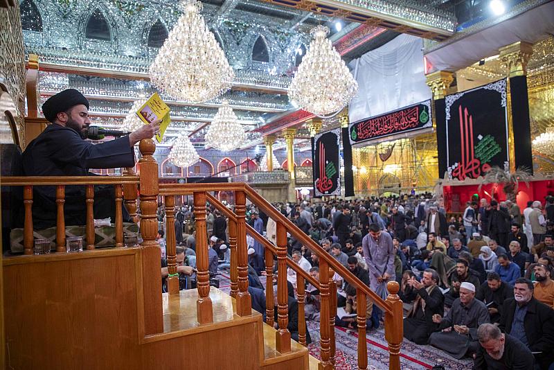 جموع المؤمنين تشارك في قراءة دعاء كميل عند مرقد أبي الفضل العباس (عليه السلام)
