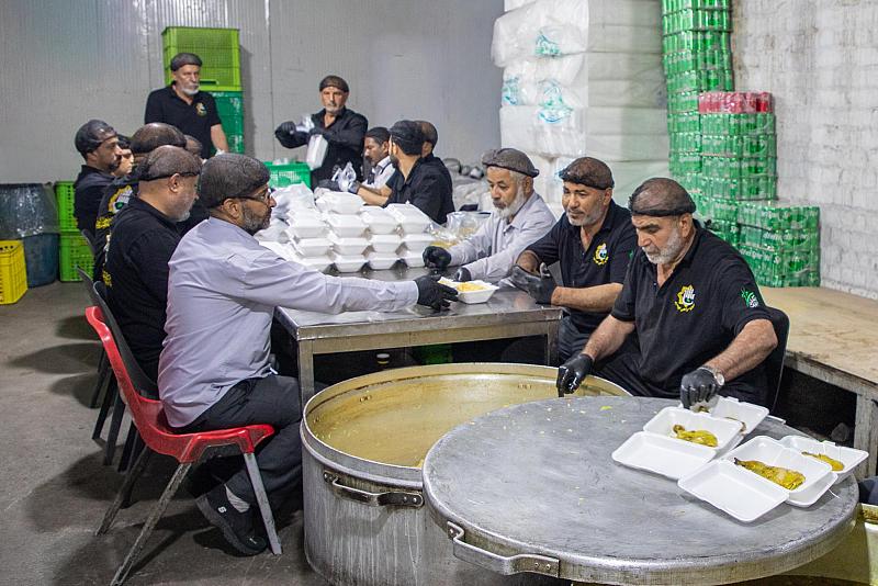 تزامنًا مع عيد الغدير الأغرّ.. قسمُ المضيف يقدّم 15 ألف وجبة طعام للزائرين