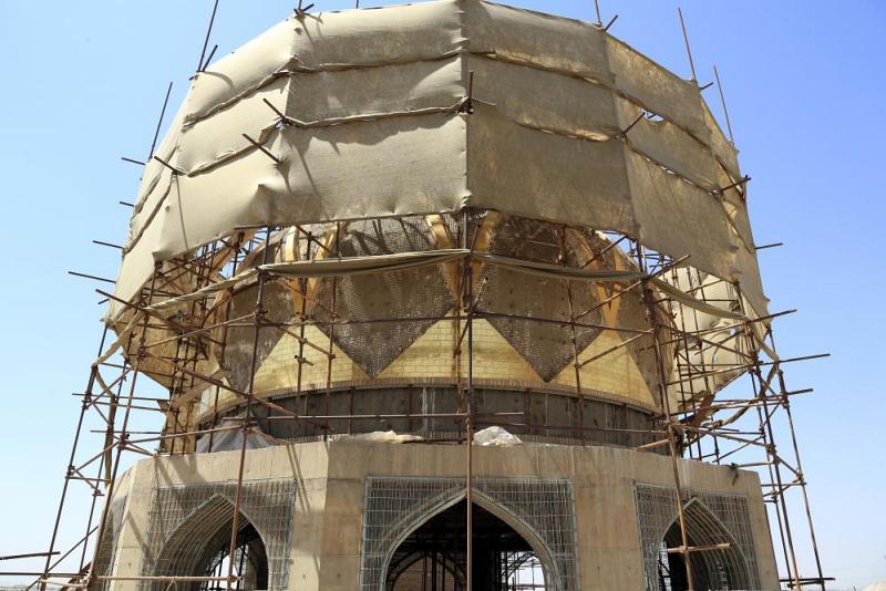 ملاكاتُ العتبة العبّاسية المقدّسة الفنّية والهندسيّة تتواصل بمشروع إكساء قبّة مسجد السهلة المعظّم وأمينُهُ يشيد بهذا العمل ويعبّر عنه بالمتميّز...