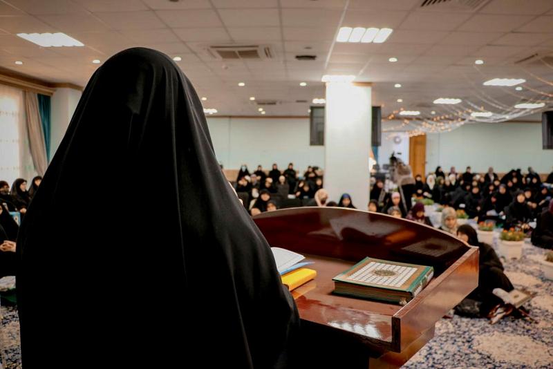 حفلٌ نسويّ نظّمته الملاكاتُ النسويّة في العتبة العبّاسية المقدّسة لإحياء ذكرى ولادة الإمام الحسن