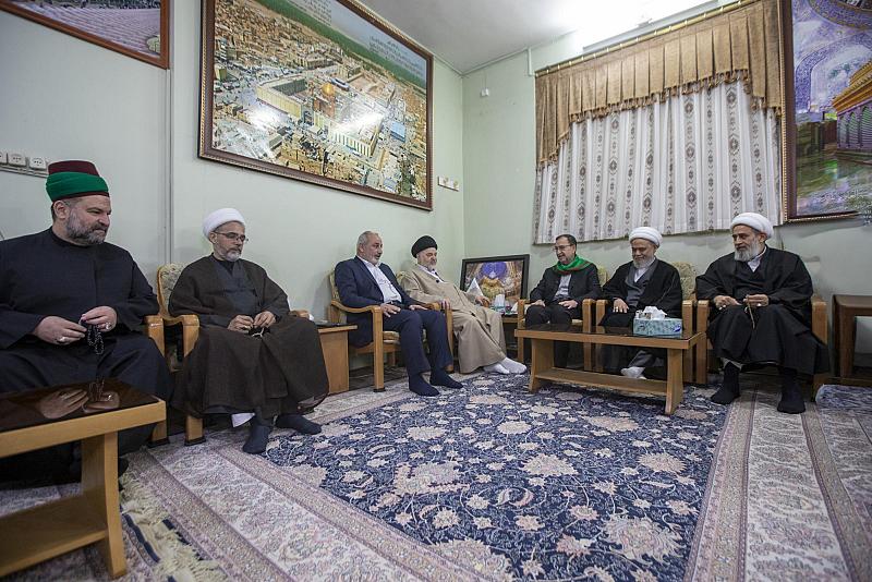 وفد العتبة العباسية المقدسة في إيران يزور مكتب المرجعية الدينية العليا في مدينة قم