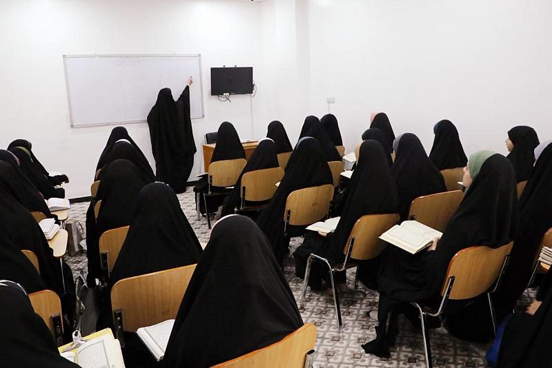 معهد القرآن الكريم النسوي يباشر بدوراته الصيفية للطالبات في النجف الاشرف