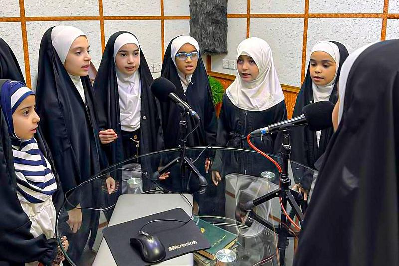 إذاعة الكفيل تسجل عملًا فنيًّا خاصًّا بحفل تخرج طالبات الجامعات العراقية